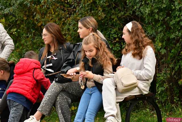 [WIDEO/FOTO] Pobiegli dla Malwiny, która zmaga się z nowotworem. Na starcie stanęły tłumy wspierających