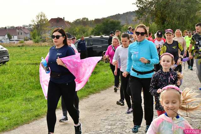 [WIDEO/FOTO] Pobiegli dla Malwiny, która zmaga się z nowotworem. Na starcie stanęły tłumy wspierających