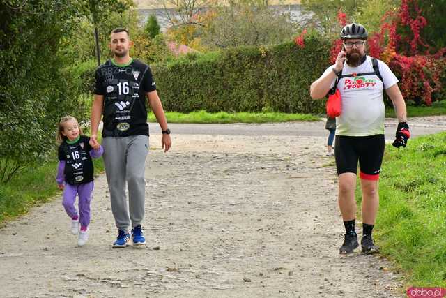 [WIDEO/FOTO] Pobiegli dla Malwiny, która zmaga się z nowotworem. Na starcie stanęły tłumy wspierających