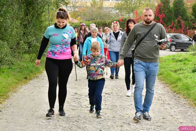 [WIDEO/FOTO] Pobiegli dla Malwiny, która zmaga się z nowotworem. Na starcie stanęły tłumy wspierających