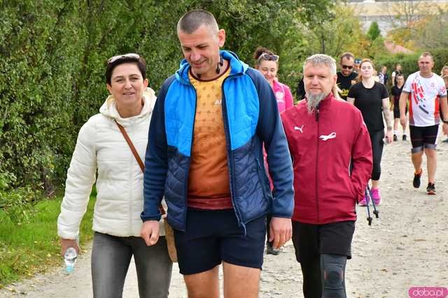 [WIDEO/FOTO] Pobiegli dla Malwiny, która zmaga się z nowotworem. Na starcie stanęły tłumy wspierających