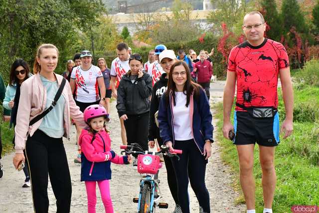 [WIDEO/FOTO] Pobiegli dla Malwiny, która zmaga się z nowotworem. Na starcie stanęły tłumy wspierających