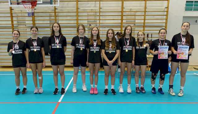 [FOTO/WYNIKI] Dziewczęta z klas 7-8 rywalizowały w turnieju koszykówki
