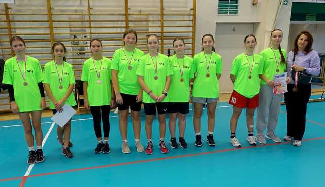 [FOTO/WYNIKI] Dziewczęta z klas 7-8 rywalizowały w turnieju koszykówki