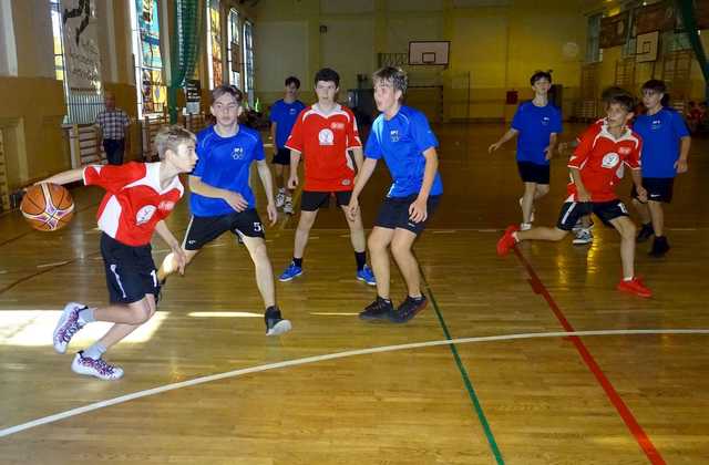 [FOTO] Młodzi koszykarze rywalizowali w turnieju międzyszkolnym