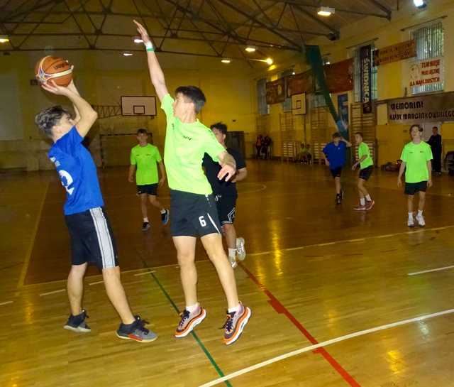[FOTO] Młodzi koszykarze rywalizowali w turnieju międzyszkolnym