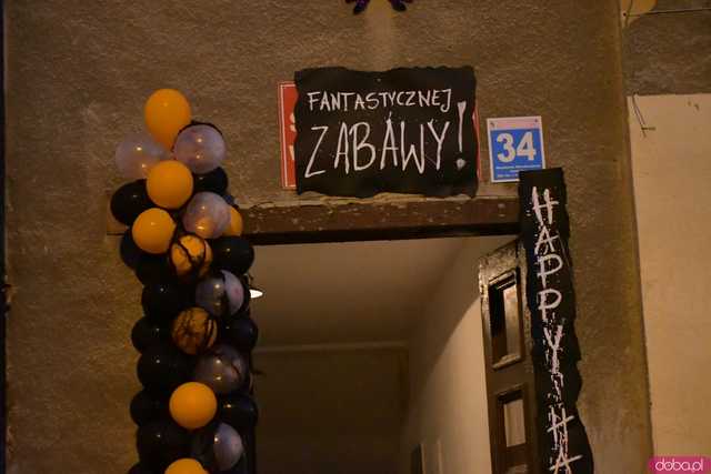 [VIDEO, FOTO] Nietoperze, czarownice, szkielety, demoniczne dynie, a nawet śmierć czyli Halloween w Imbramowicach