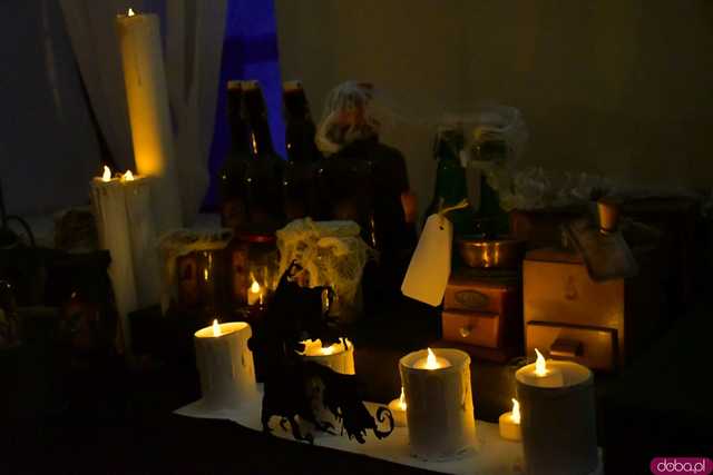 [VIDEO, FOTO] Nietoperze, czarownice, szkielety, demoniczne dynie, a nawet śmierć czyli Halloween w Imbramowicach