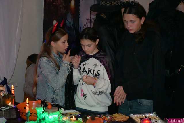 [VIDEO, FOTO] Nietoperze, czarownice, szkielety, demoniczne dynie, a nawet śmierć czyli Halloween w Imbramowicach