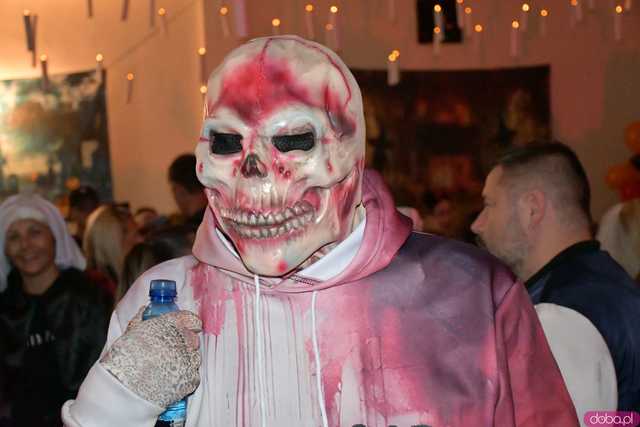 [VIDEO, FOTO] Nietoperze, czarownice, szkielety, demoniczne dynie, a nawet śmierć czyli Halloween w Imbramowicach