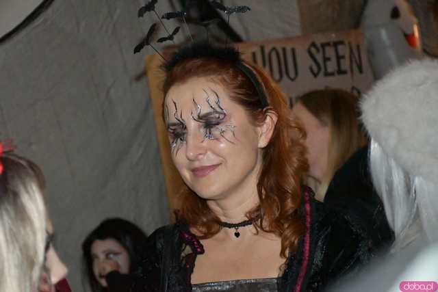 [VIDEO, FOTO] Nietoperze, czarownice, szkielety, demoniczne dynie, a nawet śmierć czyli Halloween w Imbramowicach