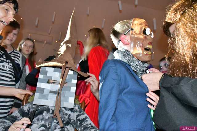 [VIDEO, FOTO] Nietoperze, czarownice, szkielety, demoniczne dynie, a nawet śmierć czyli Halloween w Imbramowicach