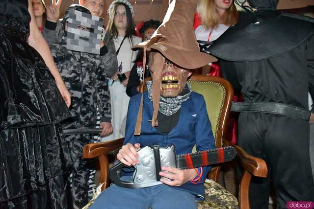 [VIDEO, FOTO] Nietoperze, czarownice, szkielety, demoniczne dynie, a nawet śmierć czyli Halloween w Imbramowicach