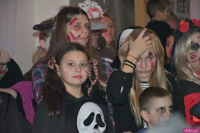 [VIDEO, FOTO] Nietoperze, czarownice, szkielety, demoniczne dynie, a nawet śmierć czyli Halloween w Imbramowicach