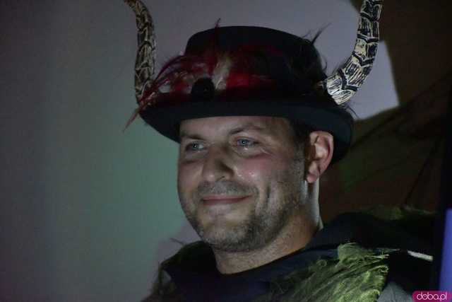 [VIDEO, FOTO] Nietoperze, czarownice, szkielety, demoniczne dynie, a nawet śmierć czyli Halloween w Imbramowicach