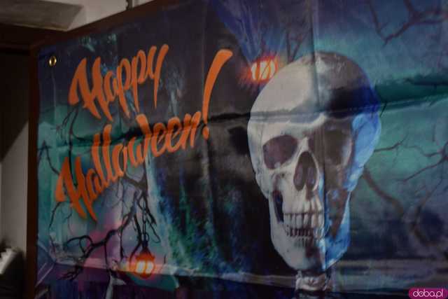 [VIDEO, FOTO] Nietoperze, czarownice, szkielety, demoniczne dynie, a nawet śmierć czyli Halloween w Imbramowicach