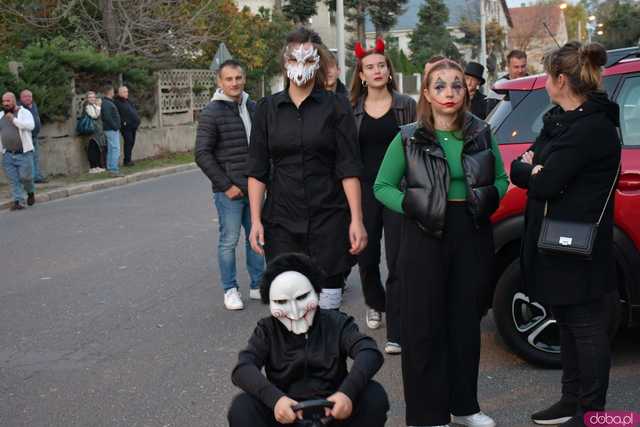 [VIDEO, FOTO] Nietoperze, czarownice, szkielety, demoniczne dynie, a nawet śmierć czyli Halloween w Imbramowicach