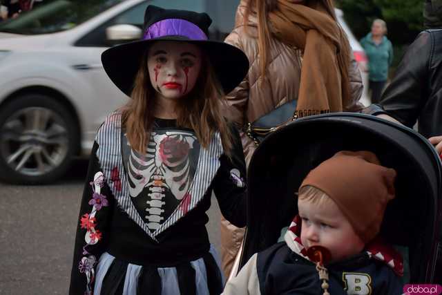 [VIDEO, FOTO] Nietoperze, czarownice, szkielety, demoniczne dynie, a nawet śmierć czyli Halloween w Imbramowicach