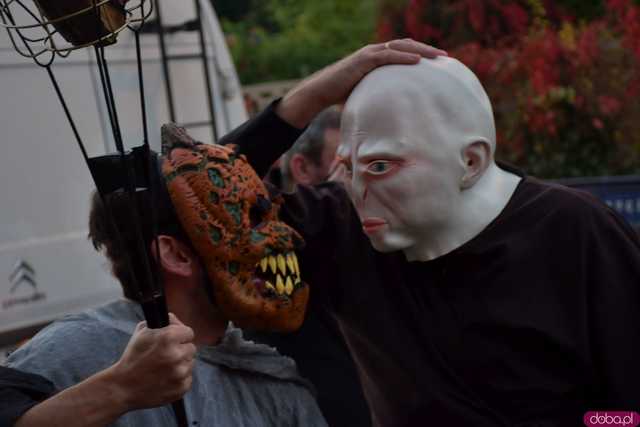 [VIDEO, FOTO] Nietoperze, czarownice, szkielety, demoniczne dynie, a nawet śmierć czyli Halloween w Imbramowicach