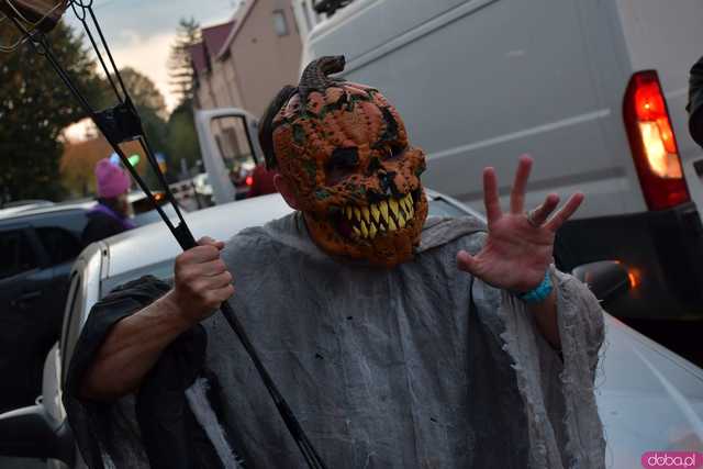 [VIDEO, FOTO] Nietoperze, czarownice, szkielety, demoniczne dynie, a nawet śmierć czyli Halloween w Imbramowicach