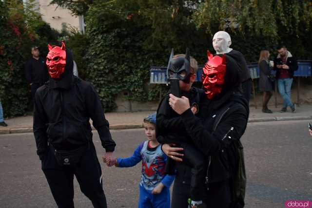 [VIDEO, FOTO] Nietoperze, czarownice, szkielety, demoniczne dynie, a nawet śmierć czyli Halloween w Imbramowicach