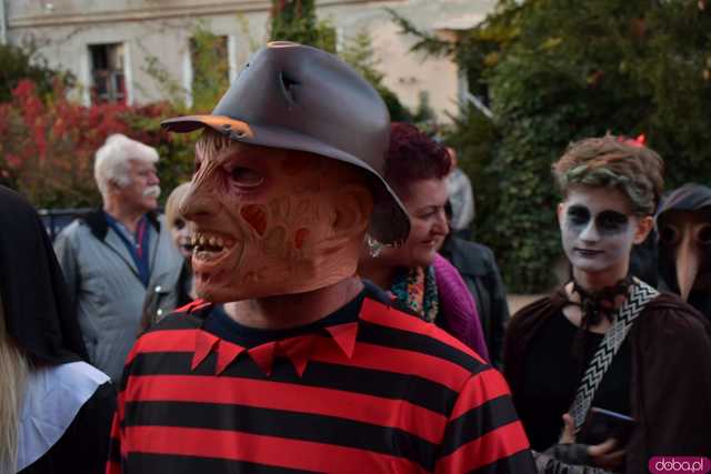 [VIDEO, FOTO] Nietoperze, czarownice, szkielety, demoniczne dynie, a nawet śmierć czyli Halloween w Imbramowicach