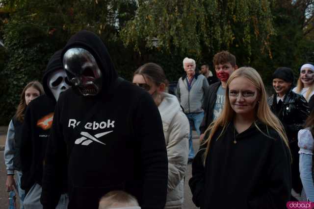 [VIDEO, FOTO] Nietoperze, czarownice, szkielety, demoniczne dynie, a nawet śmierć czyli Halloween w Imbramowicach