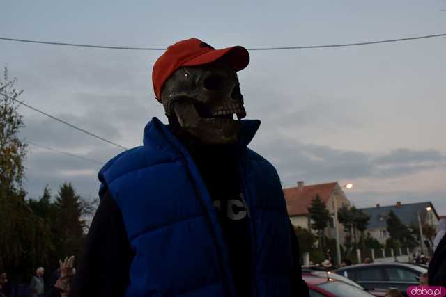 [VIDEO, FOTO] Nietoperze, czarownice, szkielety, demoniczne dynie, a nawet śmierć czyli Halloween w Imbramowicach
