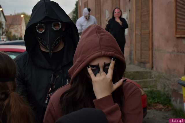 [VIDEO, FOTO] Nietoperze, czarownice, szkielety, demoniczne dynie, a nawet śmierć czyli Halloween w Imbramowicach