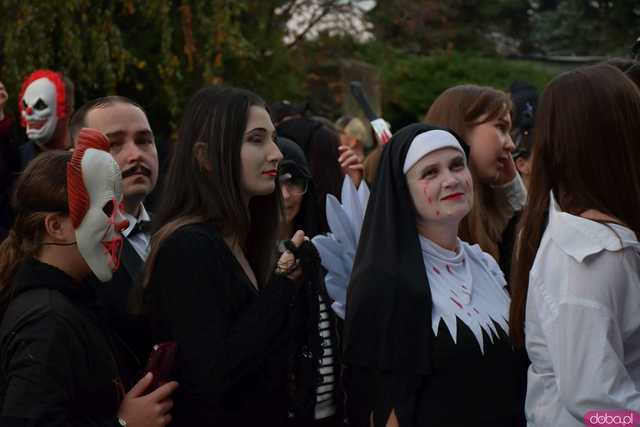 [VIDEO, FOTO] Nietoperze, czarownice, szkielety, demoniczne dynie, a nawet śmierć czyli Halloween w Imbramowicach