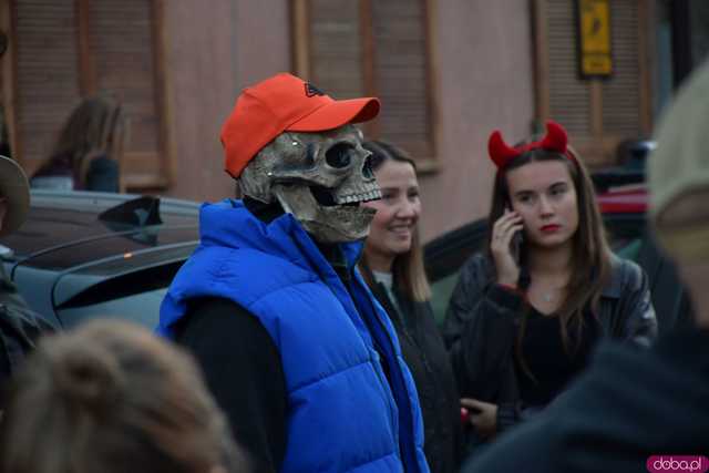 [VIDEO, FOTO] Nietoperze, czarownice, szkielety, demoniczne dynie, a nawet śmierć czyli Halloween w Imbramowicach