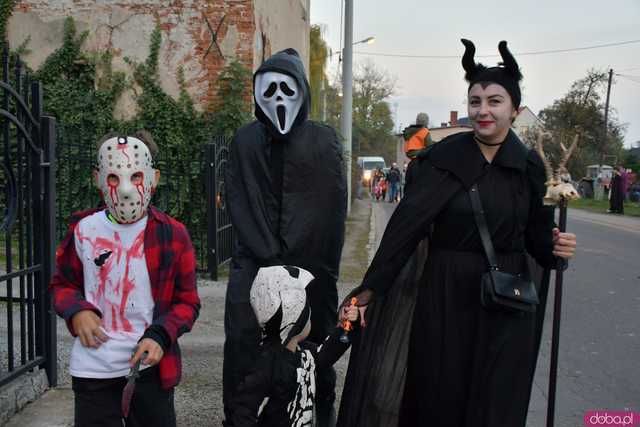 [VIDEO, FOTO] Nietoperze, czarownice, szkielety, demoniczne dynie, a nawet śmierć czyli Halloween w Imbramowicach