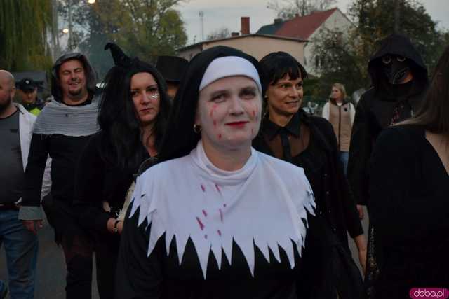 [VIDEO, FOTO] Nietoperze, czarownice, szkielety, demoniczne dynie, a nawet śmierć czyli Halloween w Imbramowicach