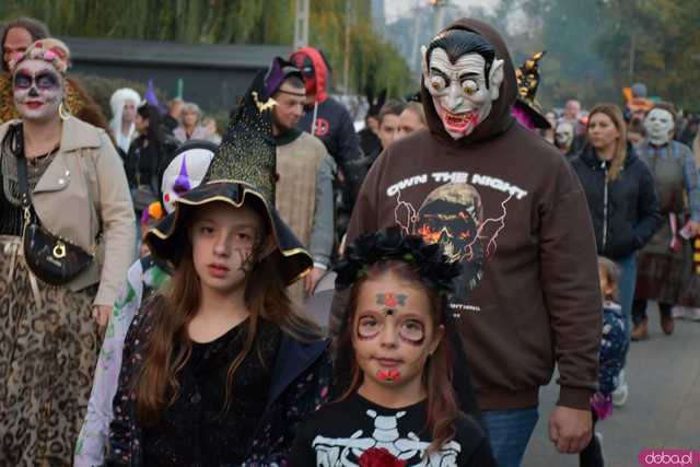 [VIDEO, FOTO] Nietoperze, czarownice, szkielety, demoniczne dynie, a nawet śmierć czyli Halloween w Imbramowicach