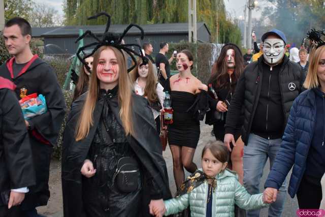 [VIDEO, FOTO] Nietoperze, czarownice, szkielety, demoniczne dynie, a nawet śmierć czyli Halloween w Imbramowicach