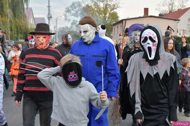 [VIDEO, FOTO] Nietoperze, czarownice, szkielety, demoniczne dynie, a nawet śmierć czyli Halloween w Imbramowicach