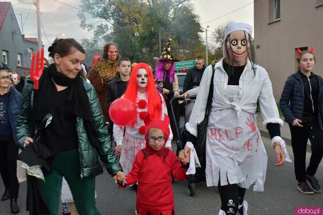 [VIDEO, FOTO] Nietoperze, czarownice, szkielety, demoniczne dynie, a nawet śmierć czyli Halloween w Imbramowicach