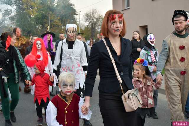 [VIDEO, FOTO] Nietoperze, czarownice, szkielety, demoniczne dynie, a nawet śmierć czyli Halloween w Imbramowicach