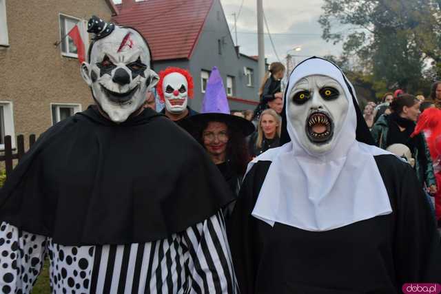 [VIDEO, FOTO] Nietoperze, czarownice, szkielety, demoniczne dynie, a nawet śmierć czyli Halloween w Imbramowicach