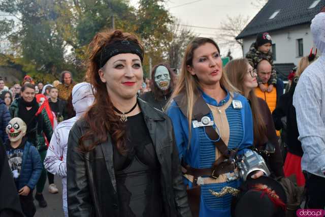 [VIDEO, FOTO] Nietoperze, czarownice, szkielety, demoniczne dynie, a nawet śmierć czyli Halloween w Imbramowicach