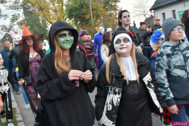 [VIDEO, FOTO] Nietoperze, czarownice, szkielety, demoniczne dynie, a nawet śmierć czyli Halloween w Imbramowicach