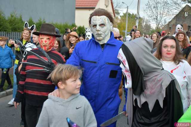 [VIDEO, FOTO] Nietoperze, czarownice, szkielety, demoniczne dynie, a nawet śmierć czyli Halloween w Imbramowicach