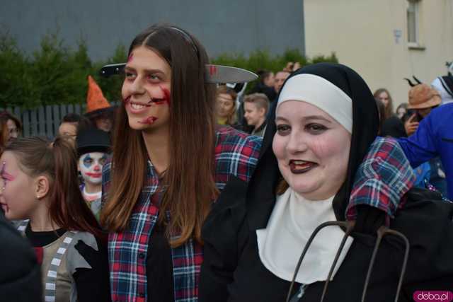 [VIDEO, FOTO] Nietoperze, czarownice, szkielety, demoniczne dynie, a nawet śmierć czyli Halloween w Imbramowicach