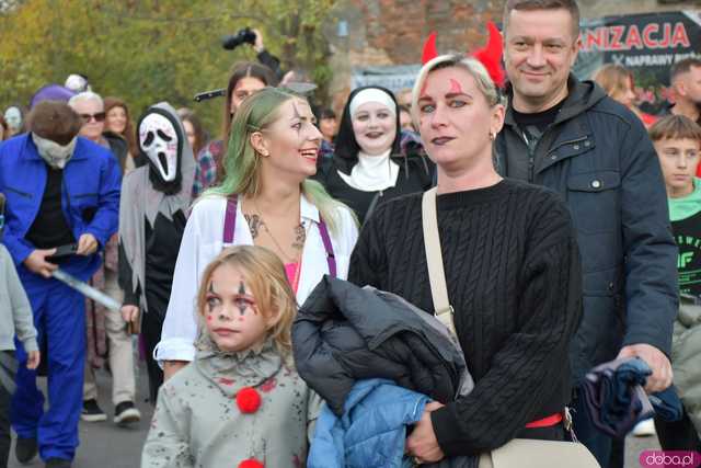 [VIDEO, FOTO] Nietoperze, czarownice, szkielety, demoniczne dynie, a nawet śmierć czyli Halloween w Imbramowicach