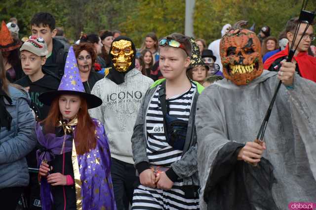[VIDEO, FOTO] Nietoperze, czarownice, szkielety, demoniczne dynie, a nawet śmierć czyli Halloween w Imbramowicach