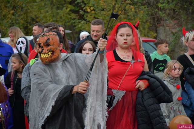 [VIDEO, FOTO] Nietoperze, czarownice, szkielety, demoniczne dynie, a nawet śmierć czyli Halloween w Imbramowicach