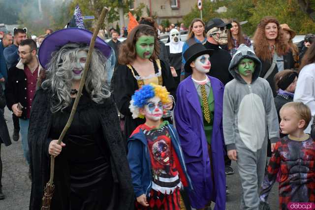 [VIDEO, FOTO] Nietoperze, czarownice, szkielety, demoniczne dynie, a nawet śmierć czyli Halloween w Imbramowicach