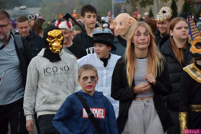 [VIDEO, FOTO] Nietoperze, czarownice, szkielety, demoniczne dynie, a nawet śmierć czyli Halloween w Imbramowicach