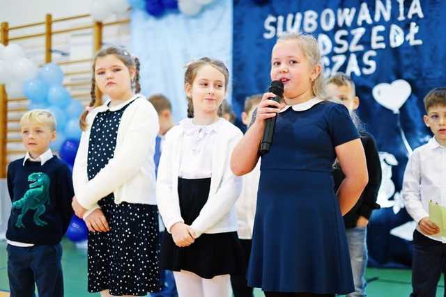 [FOTO] Pierwoszoklasiści z Imbramowic złożyli ślubowanie