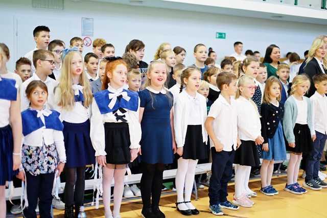 [FOTO] Pierwoszoklasiści z Imbramowic złożyli ślubowanie